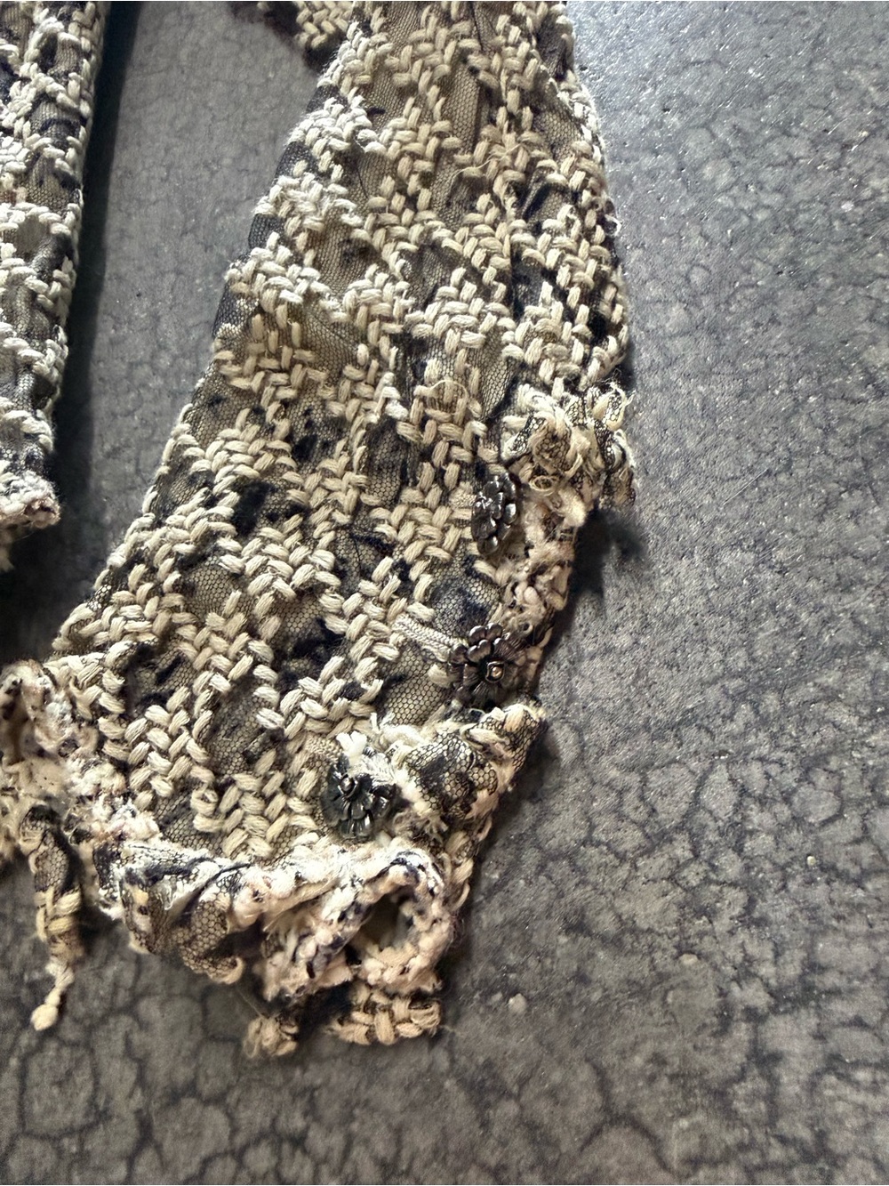 CHANEL Vintage Black & Beige Tweed Bouclé Jacket - Picture 3 of 15